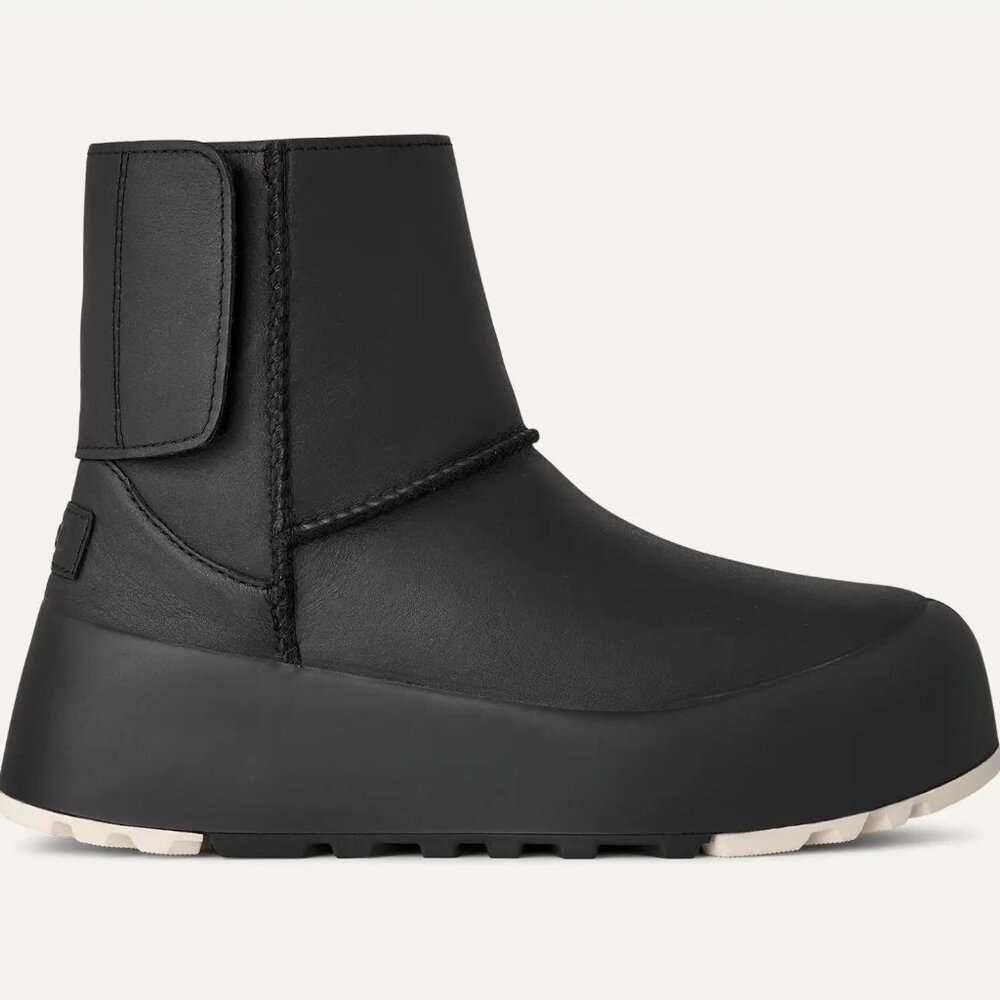 🇨🇦 UGG Women's Classic Leather StreetScape - Picture 2 of 11